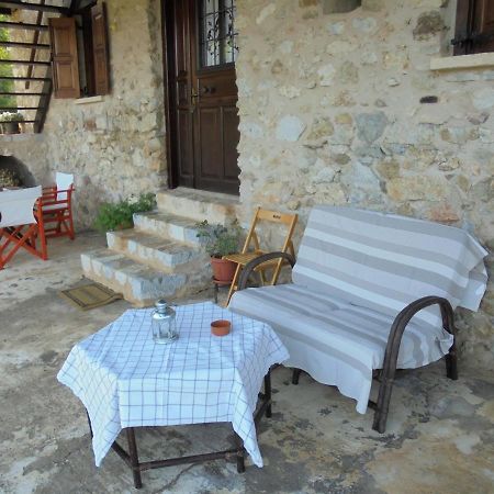 Periklis Guesthouse Anavriti. Sparta Exterior photo